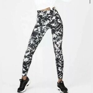 OLD NAVY ACTIVE High-Waisted Patterned Leggings